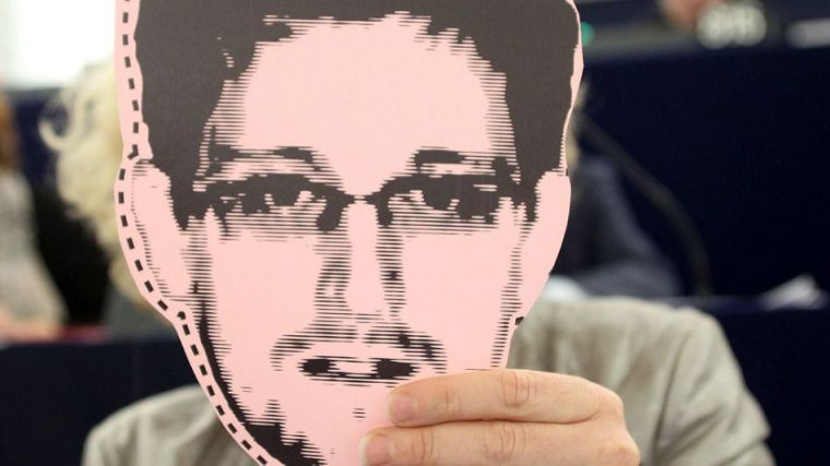 Edward Snowden advierte que WhatsApp y Telegram son 'programas de vigilancia'