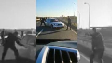 Embiste a un coche-patrulla tras darse a la fuga