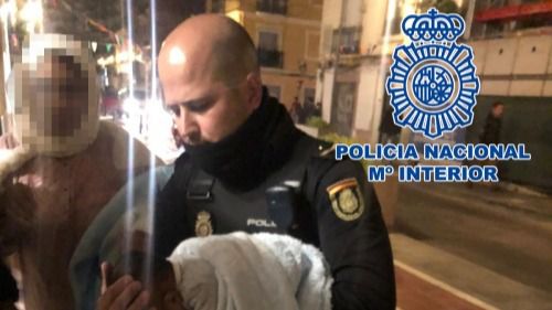 La Policía salva a un bebé tras 20 minutos de reanimación