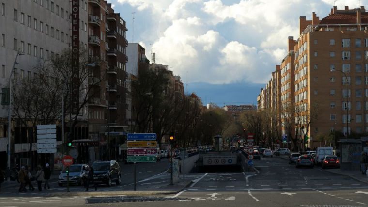 Amenazó a su madre con un cuchillo e intentó asfixiar a un agente