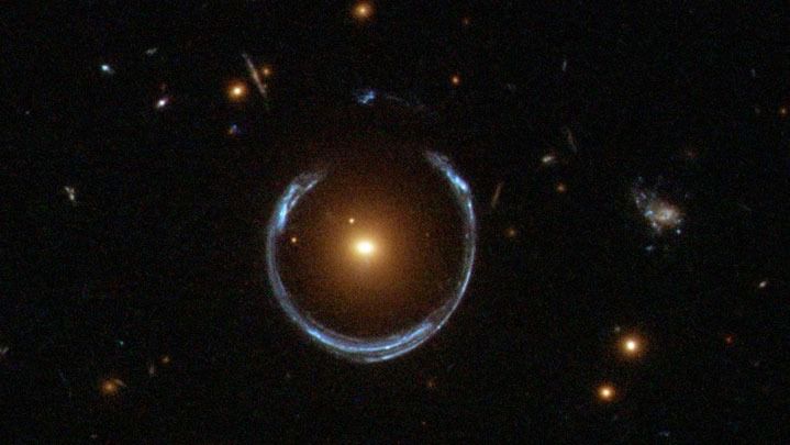 Un equipo de astrónomos hallan cuatro objetos misteriosos y muy brillantes en forma de anillo