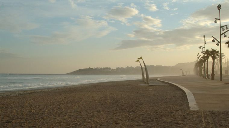 Encuentran el cadáver de un hombre desnudo en una playa