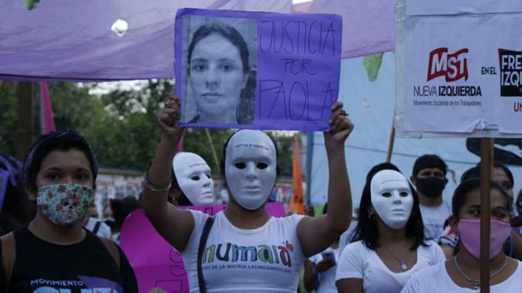 Mata a una profesora en plena calle y las cámaras captan el momento