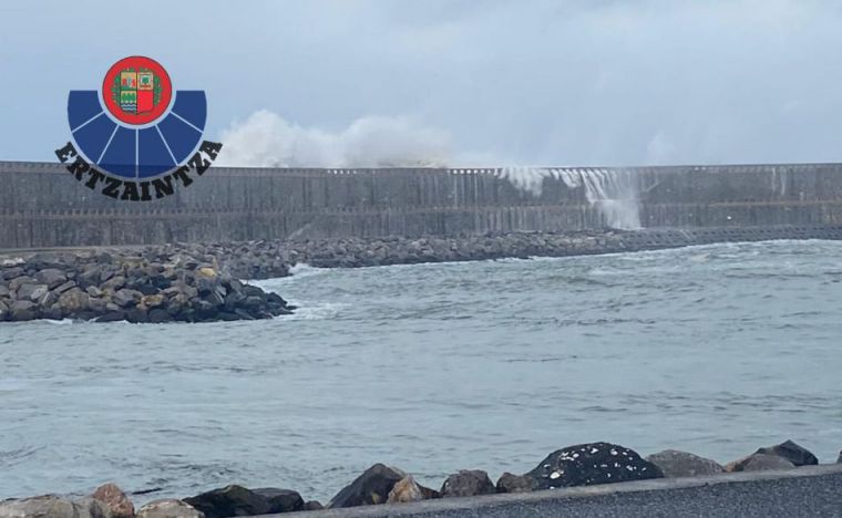 Arrastrado por las olas mientras hacía deporte