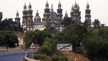 Todo un pueblo paralizado a causa de los contagios de la secta de El Palmar de Troya