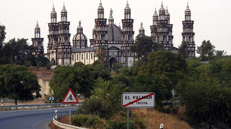 Todo un pueblo paralizado a causa de los contagios de la secta de El Palmar de Troya