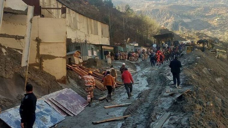 Un glaciar en India deja al menos 19 muertos y 200 desaparecidos entre escombros y lodo