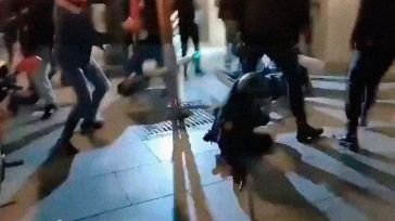 Dos detenidos por golpear de forma violenta y repetida a una policía