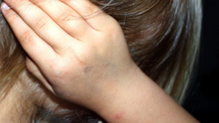 A prisión por abusar de la hija de 8 años de su pareja