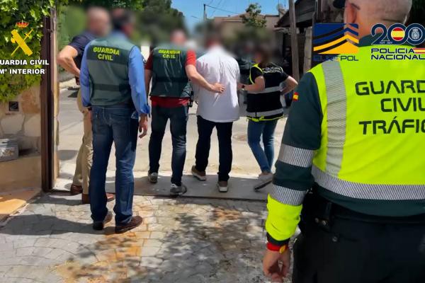 Descubre la impactante historia detrás: 15 arrestados y más de 130 vehículos robados recuperados en España