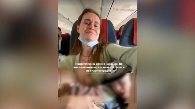 Un rayo impacta en un avión en pleno vuelo