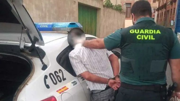 Acuchilló a su mujer hasta en cuatro ocasiones