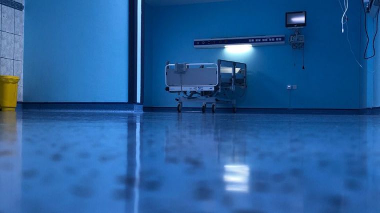Un celador abusó de una paciente menor cuando estaba anestesiada