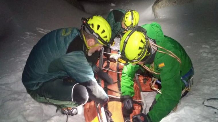 Tragedia en la montaña: Se precipitó 100 metros hacia las rocas