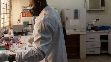 Alerta mundial: Mueren más de 300 niños por jarabes para la tos con sustancias tóxicas