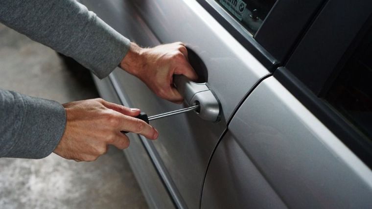 La policía pide a los ciudadanos canadienses dejar las llaves fuera de sus coches para evitar que roben las casas