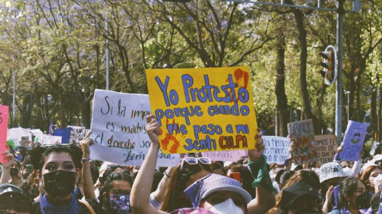 Sobre la violencia oculta contra las mujeres mayores y con discapacidad