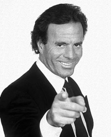 La Fiscalía niega a Julio Iglesias acceso a las diligencias por su caso de agresión sexual