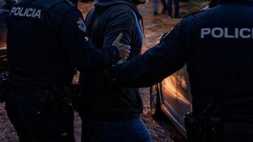 Detienen a fugitivo que cambió de género para evadir la justicia en Cuenca