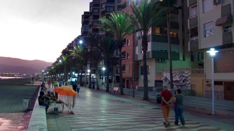 Pillada prostituyéndose en el paseo marítimo de Almería con solo 13 años