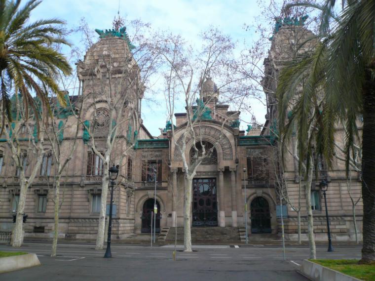 Lanzó a su bebé por la ventana