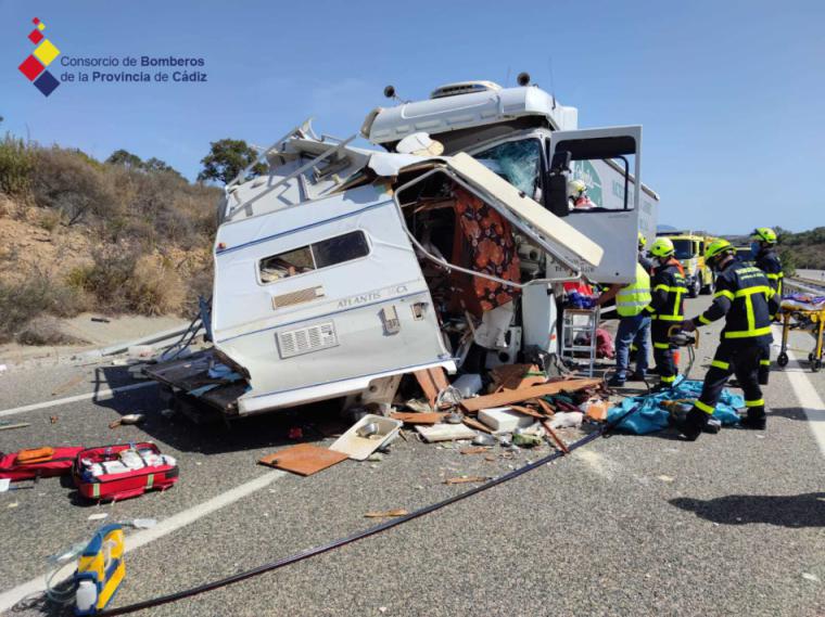 Tiene un accidente con el cadáver de su mujer de copiloto