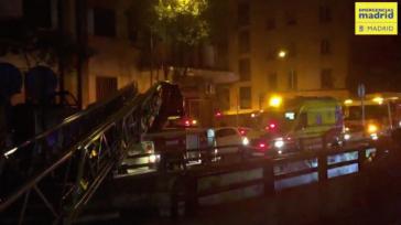 Salvado in extremis un joven atrapado en un incendio en Madrid
