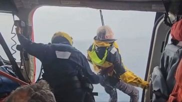 Cuatro tripulantes rescatados tras hundirse su velero por un posible ataque de orca en el Mediterráneo