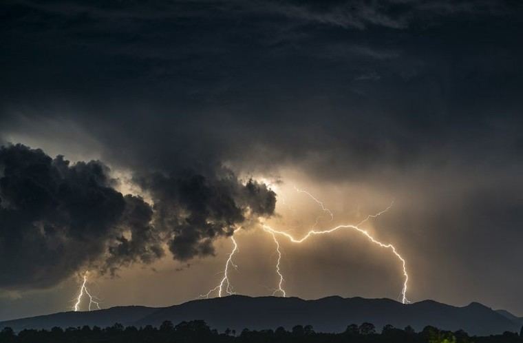 Avisos de lluvia y tormentas en Cantabria esta tarde