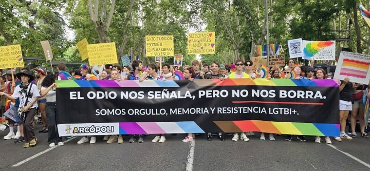 Arcópoli carga contra el 'borrado' del PSOE al prohibir el uso de 'Q+' en siglas LGTBI+