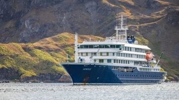 Crucero con hantavirus planea atracar en Canarias con 14 españoles a bordo