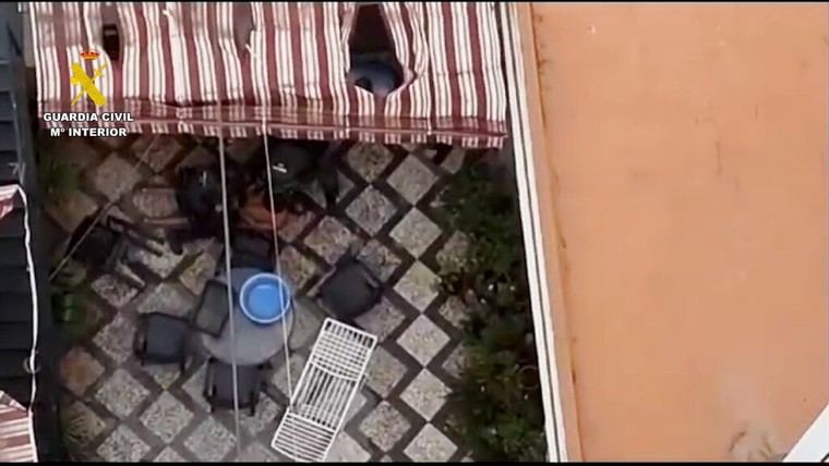 Capturan a un hombre que amenazó a su expareja con un arma y huyó por las azoteas en Sevilla