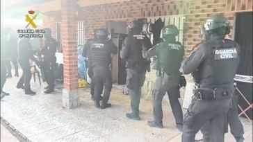 Detenido por incendiar viviendas tras un robo en su casa