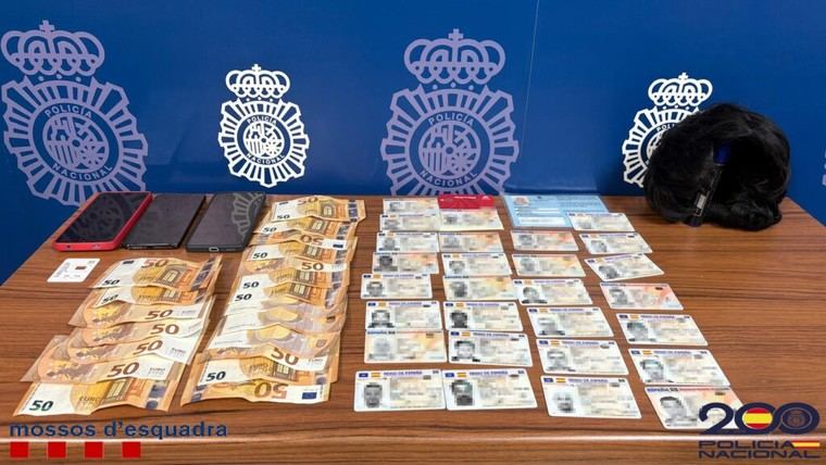 Detenidos cuatro hombres por 127 delitos de estafa y usurpación de identidad