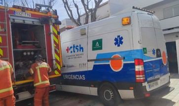 Mujer hospitalizada por inhalación de humo tras incendio en Cartaya