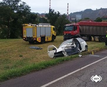 Impactante tragedia en Carreño: Un conductor pierde la vida tras brutal choque con un camión