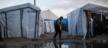 Francia enfrenta críticas por violaciones a los derechos de niños migrantes no acompañados
