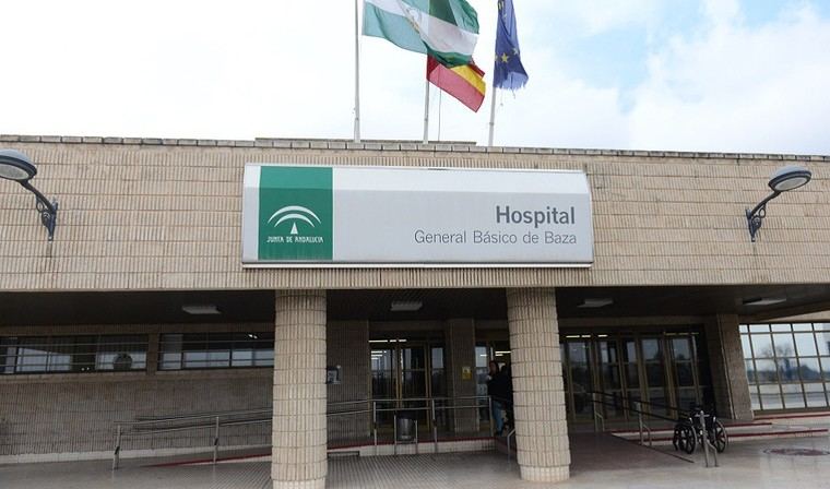 Dos ancianos hospitalizados tras incendio en Caniles