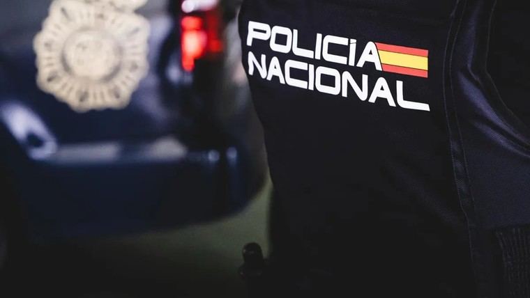Policías de Valencia disparan y matan a un hombre que los atacó con un cuchillo