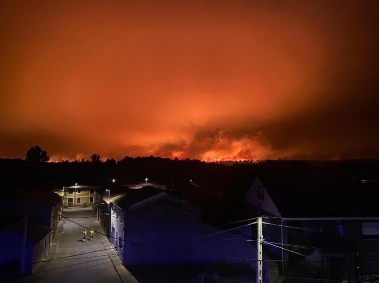 Tragedia en León: Un incendio forestal se cobra la vida de un hombre y deja a otros dos luchando por sobrevivir