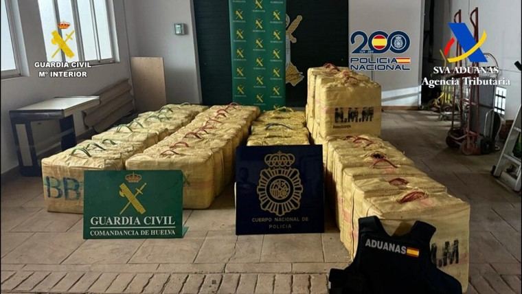 Desmantelan un alijo de 1.660 kg de hachís en el río Guadiana