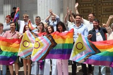 El Congreso aprueba ley que penaliza las prácticas de conversión LGTBI+ en España