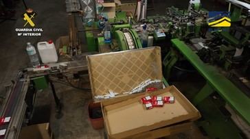 La Guardia Civil cierra seis fábricas ilegales de tabaco y detiene a 50 personas