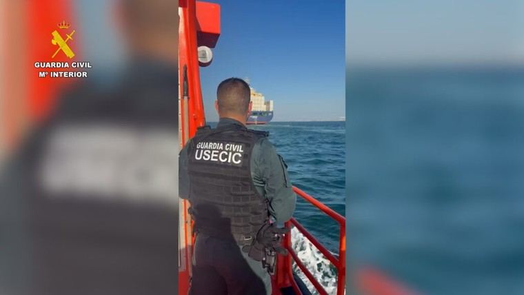 La Guardia Civil desmantela un gigantesco alijo de 1.300 kilos de cocaína en plena Bahía de Cádiz