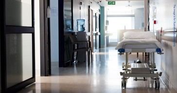 La EPPO investiga fraude en compras de hospitales en Letonia