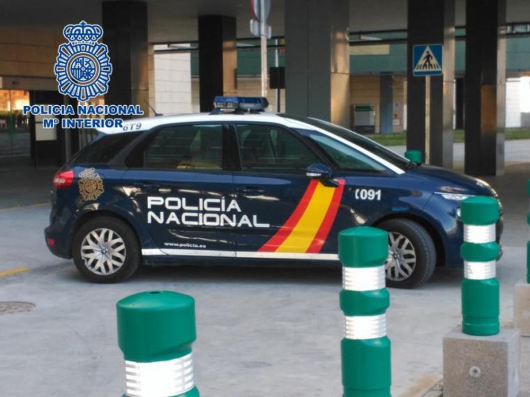 La Policía Nacional libera a una menor de 13 años que fue detenida ilegalmente por el padre de su pareja