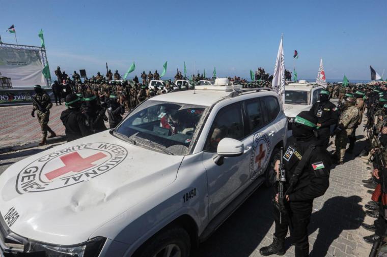 Impactantes revelaciones: Los videos de rehenes israelíes en Gaza que dejan al CICR en shock