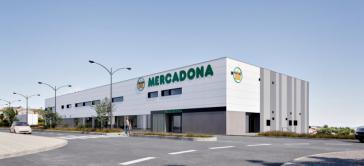 Mercadona deberá indemnizar a un cliente con 12.674 euros tras una caída por agua acumulada en su tienda
