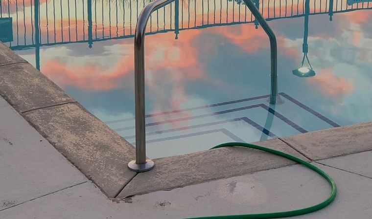 Tragedia en Mijas: niño de cuatro años fallece tras caer a una piscina