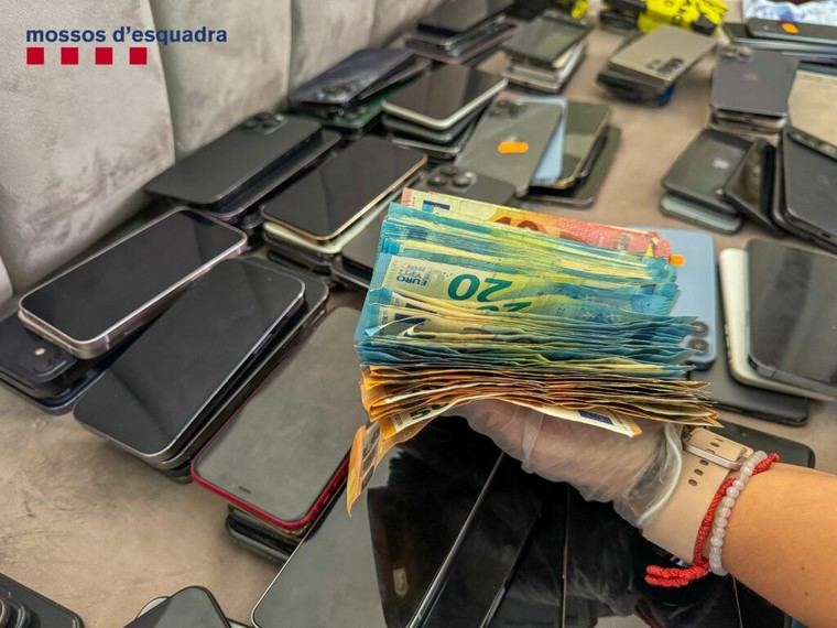 La policía recupera más de 1.000 móviles robados en un asombroso operativo en Mataró